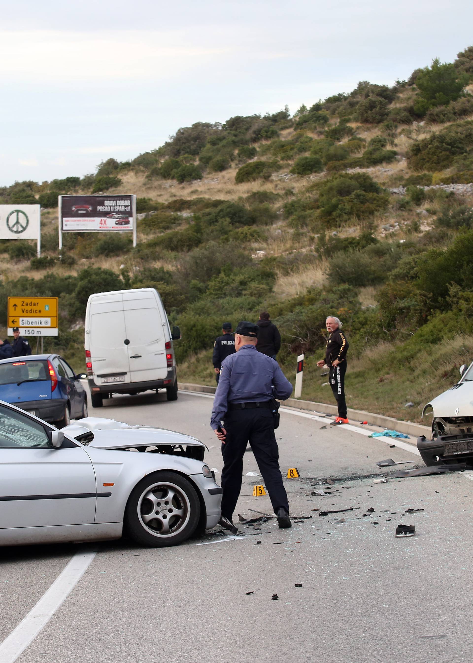 Krš i lom na ulazu u Šibenik: BMW bez pola prednjeg dijela