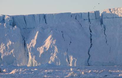 Indija: Urušio se ledenjak, zarobljeno najmanje 47 ljudi