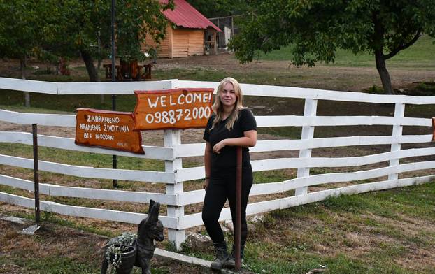FOTO Kokoši, peseki, konji... Evo što sve skriva Enin ranč pun ljubavi: 'Oni su moji ljubimci!'