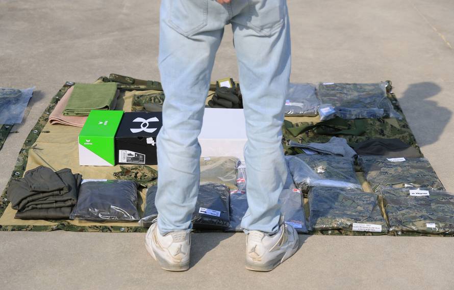 Ministar Anušić i general Kundid na prvom danu TVO-a na Slunju