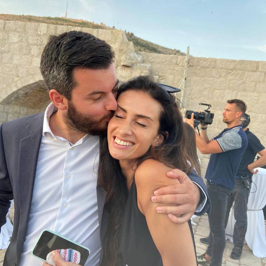 Mate Rimac za momačku večeru platio je charter za Crnu Goru: Nose majice s njegovim likom