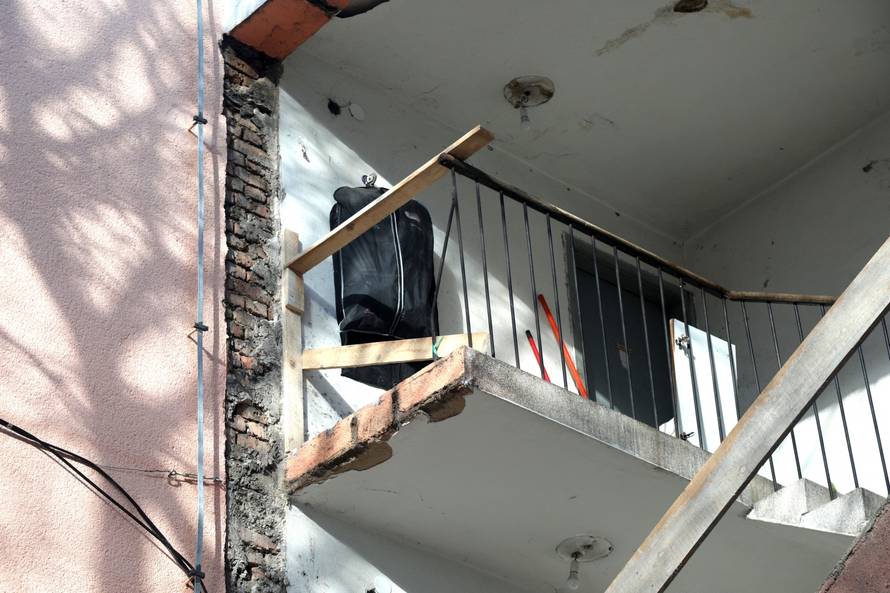 U Kninu se urušio dio stambene zgrade na trgu Oluje