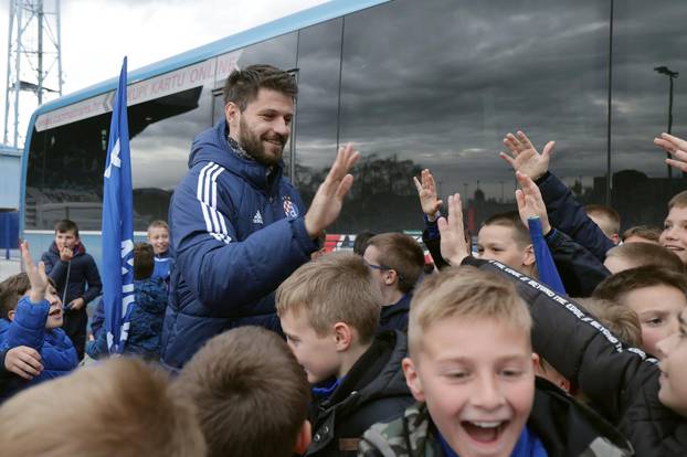 Zagreb: Podravske štuke, mladi navija?i Slaven Belupa, stigli ispred stadiona Maksimir