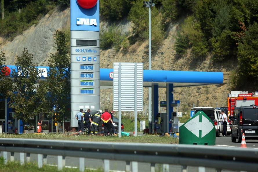 Vozač poginuo na mjestu: Auto izletio s ceste i zabio se u stup