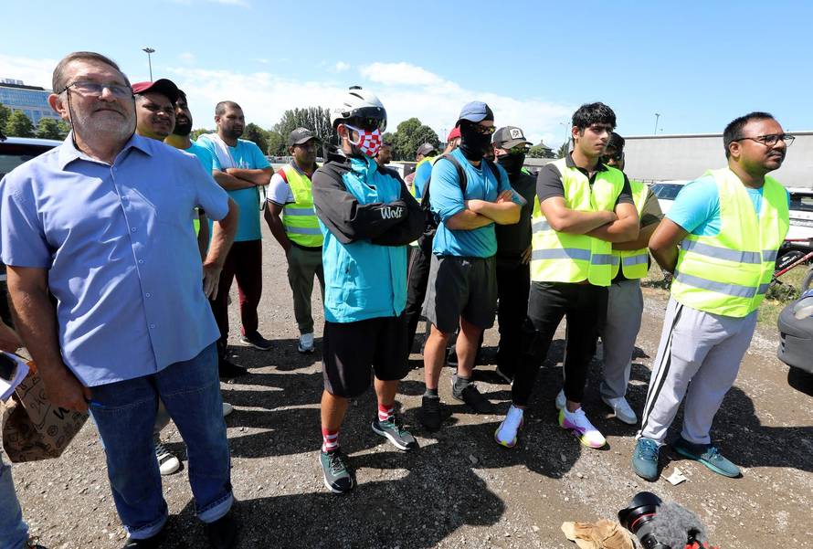 Zagreb: Radnici Wolta koji prosvjeduju okupili su se ispred Velesajma