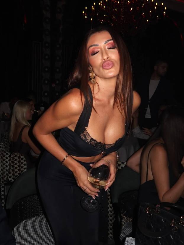 FOTO Hana Hadžiavdagić slavi rođendan: Pogledajte kako se mijenjala kroz godine...