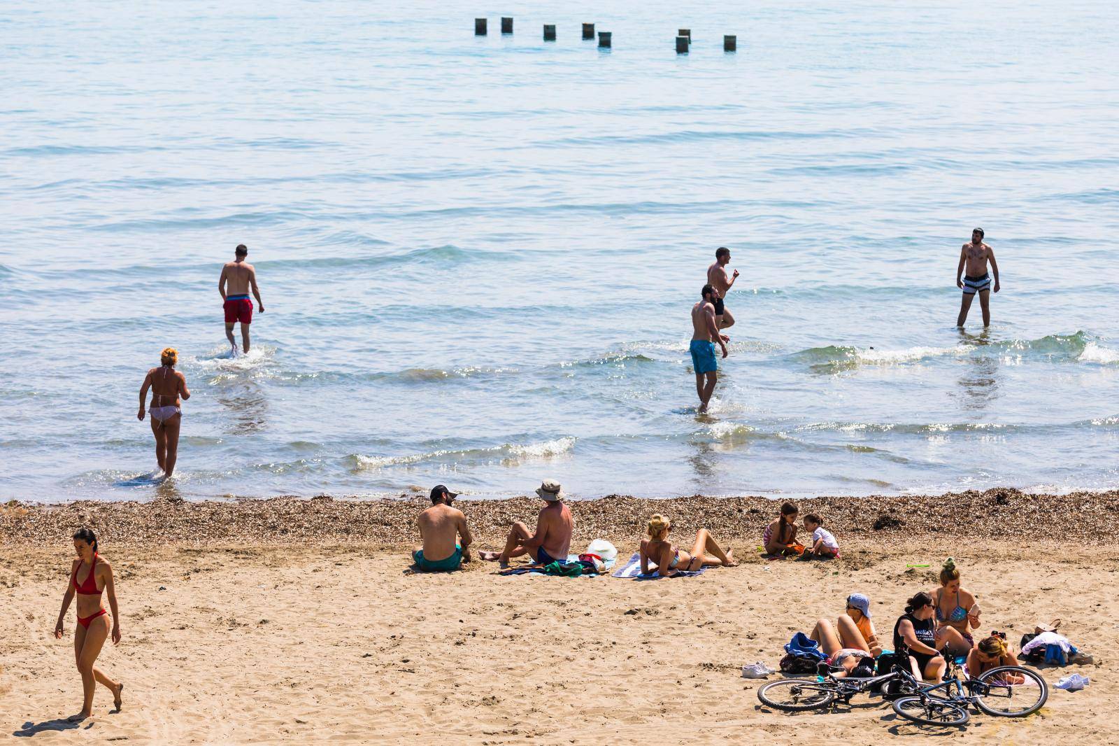 Posljednji dan prije popuštanja mjera na Bačvicama