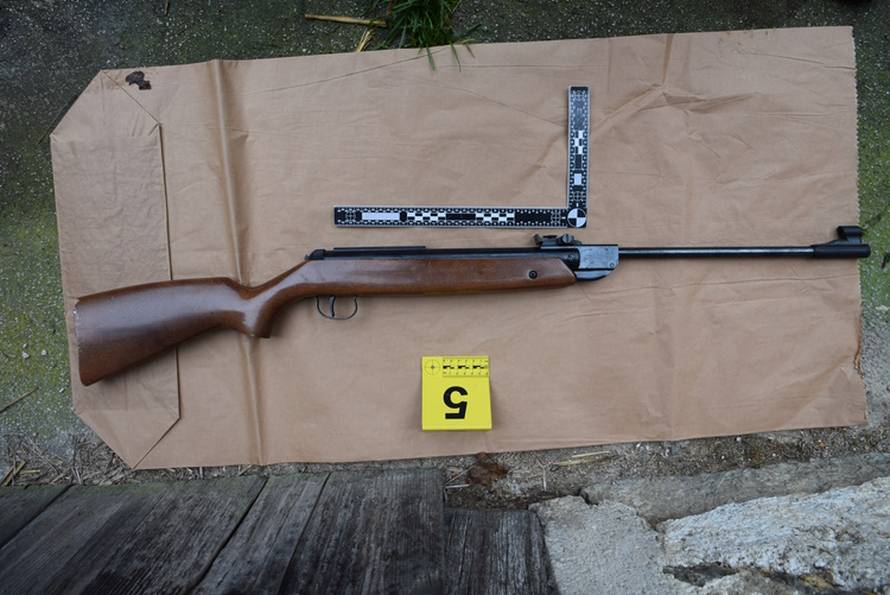 Na području Samobora pronašli improvizirani laboratorij sa šest stabljika marihuane te oružje