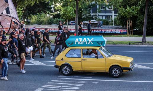 FOTO KRONOLOGIJA KAOSA Od Ajaxova lijesa u korteu Torcide do sramotnog nacizma i prekida