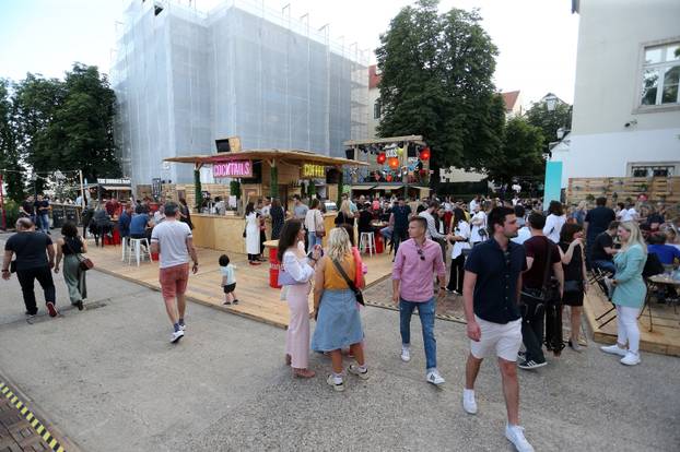 Zagreb:  Festival vrhunske hrane i glazbe Baš Naš otvoren je na platu Gradec