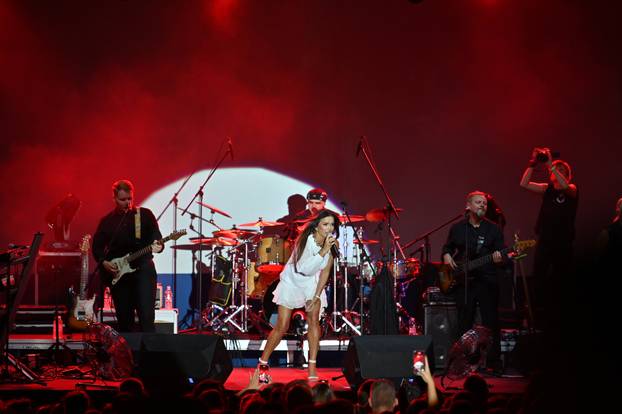 Severina nastupila na Ljetnom kinu u Makarskoj 