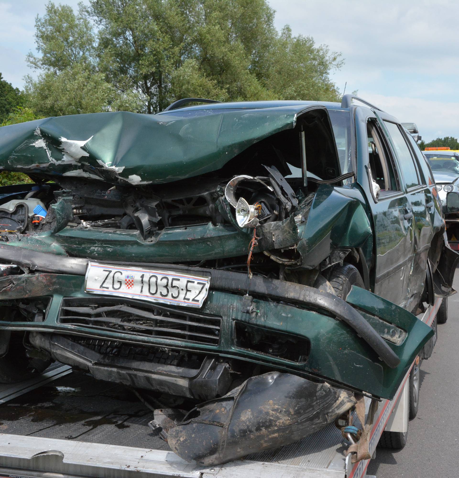 U teškom sudaru kod Karlovca najmanje šestero ozlijeđenih