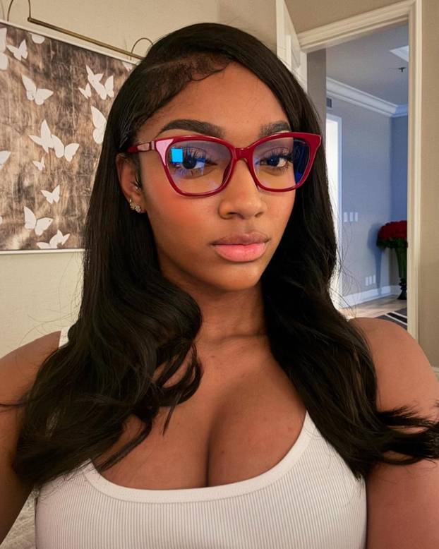 FOTO Dominira u sportu, bori se za prava žena i nosi revije. Ona je definicija košarkaškog anđela