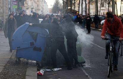 Žestoki sukob policajaca i desničara na ulicama Leipziga 