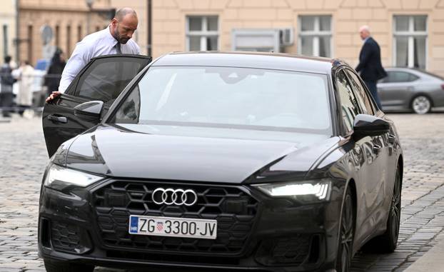 Zagreb: Dolazak na sjednicu Vije&cacute;a za nacionalnu sigurnost i Vije&cacute;a za obranu