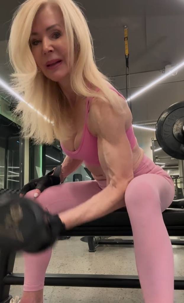 FOTO 'Ja sam fit baka od 65 i lovim dečke u 20-im godinama. Misle da mi je unuka sestra...'