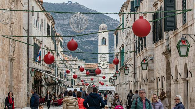 Nakon sunčanih i toplijih dana u Dubrovniku nastupila promjena vremena