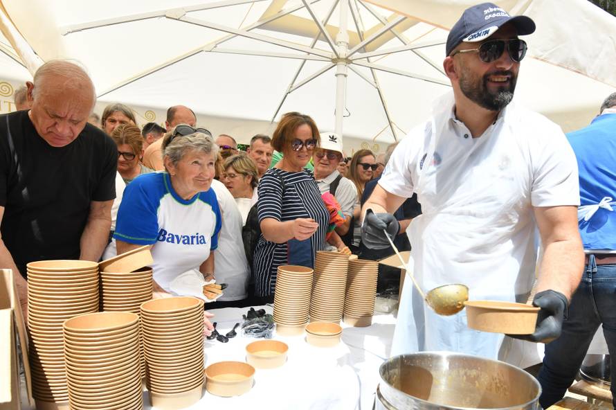 Skradin: Tradicionalna podjela graha na Skradinskom buku