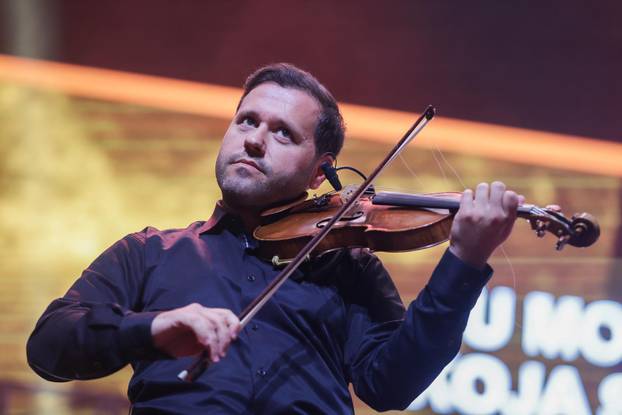 Zagreb: U Areni Zagreb održan koncert "Progledaj srcem"