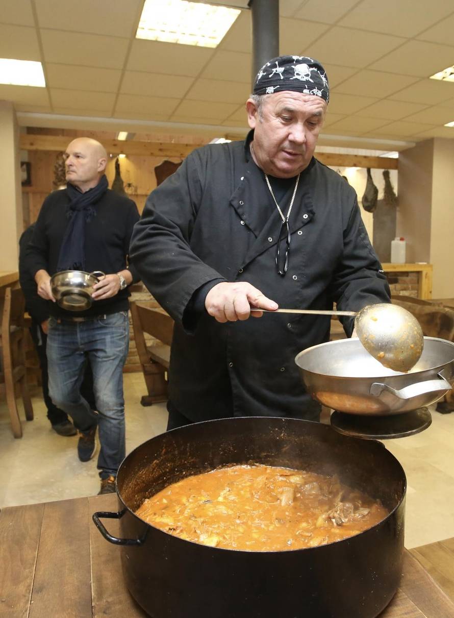 Kerum: Rakija se zove Matilda, a ovo je od svinje od 350 kila...