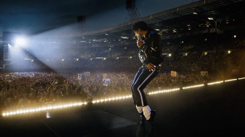 U kina dolazi film o Michaelu Jacksonu. Neki kritičari su vrlo oštri: 'Bezlično i frustrirajuće'