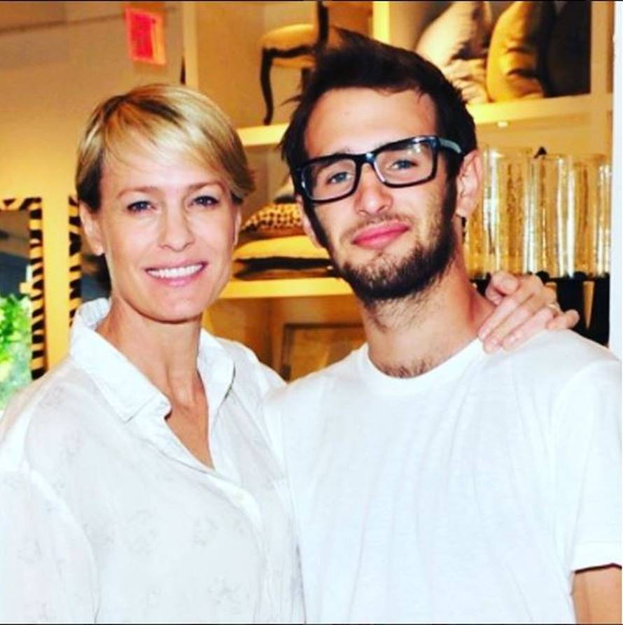 Sin Seana Penna uhićen: Imao je marihuanu, gljive i tablete