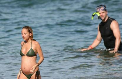 Nicole pokazuje trbuh i odmara na Havajima