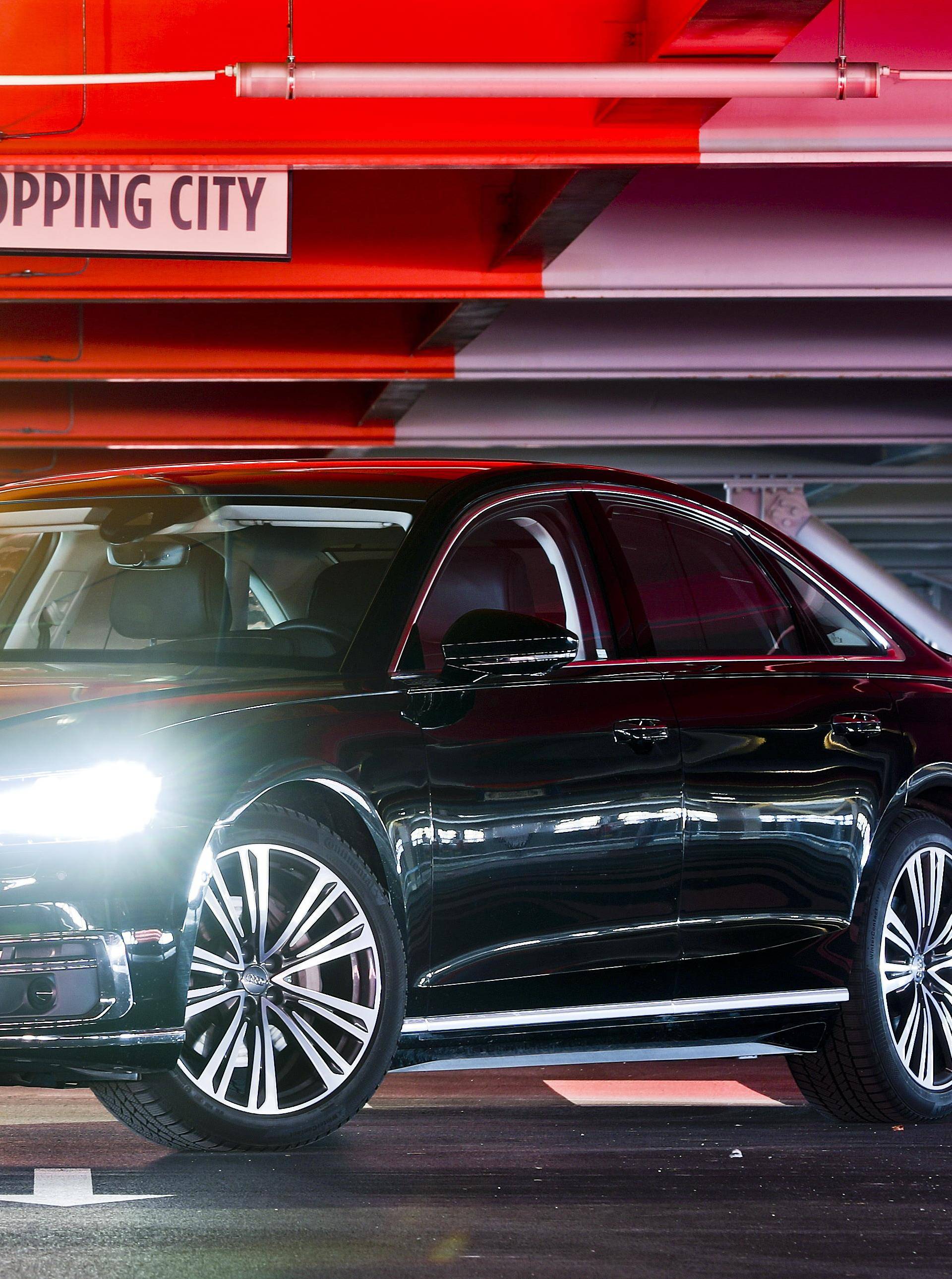 Pogledajte što sve može: Audi A8 pravo je čudo na kotačima