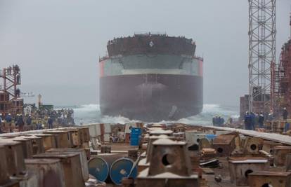 U 3. maju porinut tanker  od 183 metra za španjolsku tvrtku