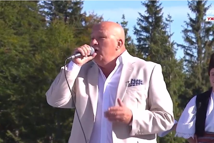 Srpskom pjevaču pčela uletjela u grlo i ubola ga: Gušio se...