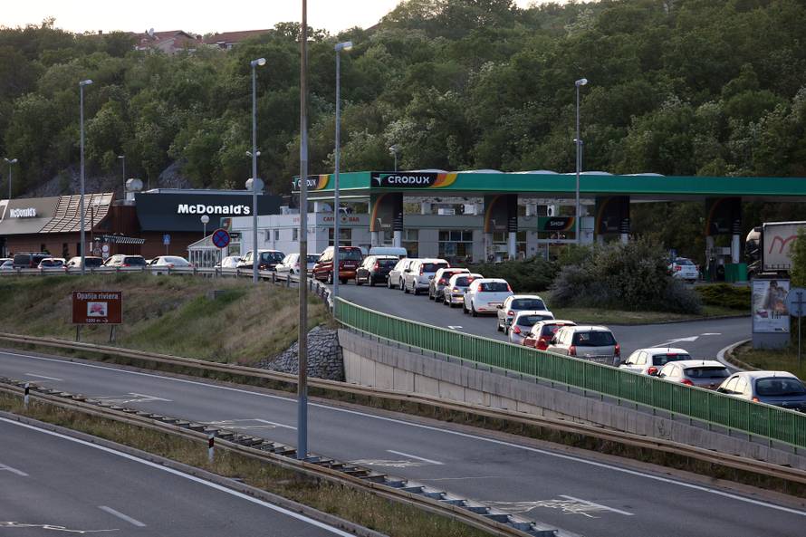 Kakva McGužva! Kolone auta u redu za McDonalds u Rijeci