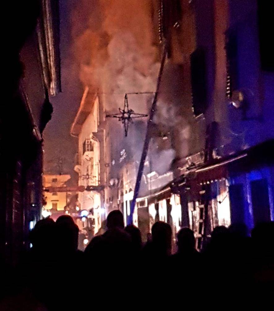 Požar u Poreču: Vatrogasci su spasili stanare goruće zgrade...