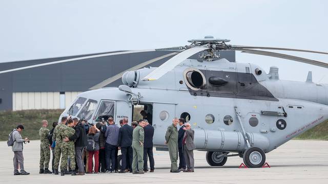 U vojarni âPukovnik Marko Å½ivkoviÄâ odrÅ¾an promotivni let u sklopu prezentacije remonta helikoptera Mi-171 Sh