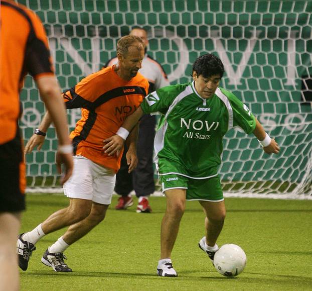 25.11.2020. Umro je veliki Diego Armando Maradona