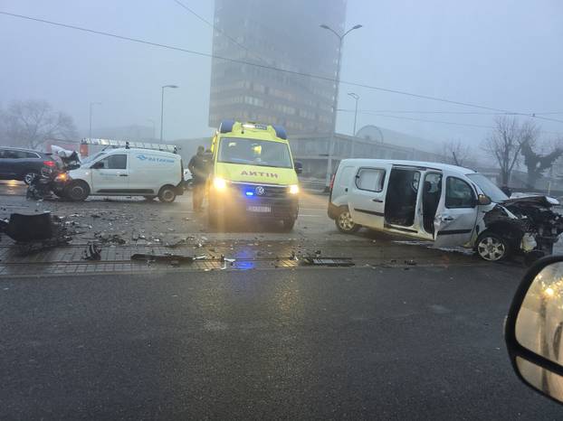 FOTO Pogledajte kaos kod Vjesnika nakon teškog sudara