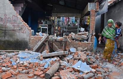 Dva dana nakon potresa: Iz ruševina su izvukli živu ženu