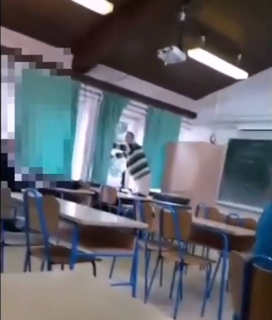 Divljanje u razredu: Maltretirali nastavnika, gađali ga i vrijeđali