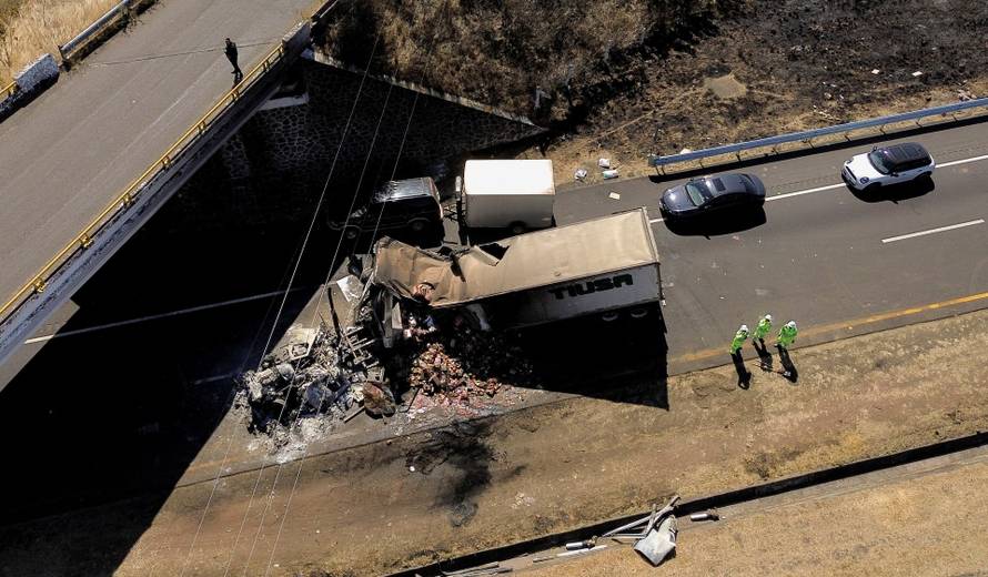 Aftermath of violence following military operation that killed Jalisco cartel boss Nemesio Oseguera, "El Mencho," in Ecuandureo