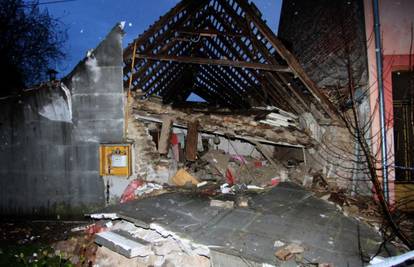 Strašna eksplozija: Plin srušio kuću, vlasnica teško stradala