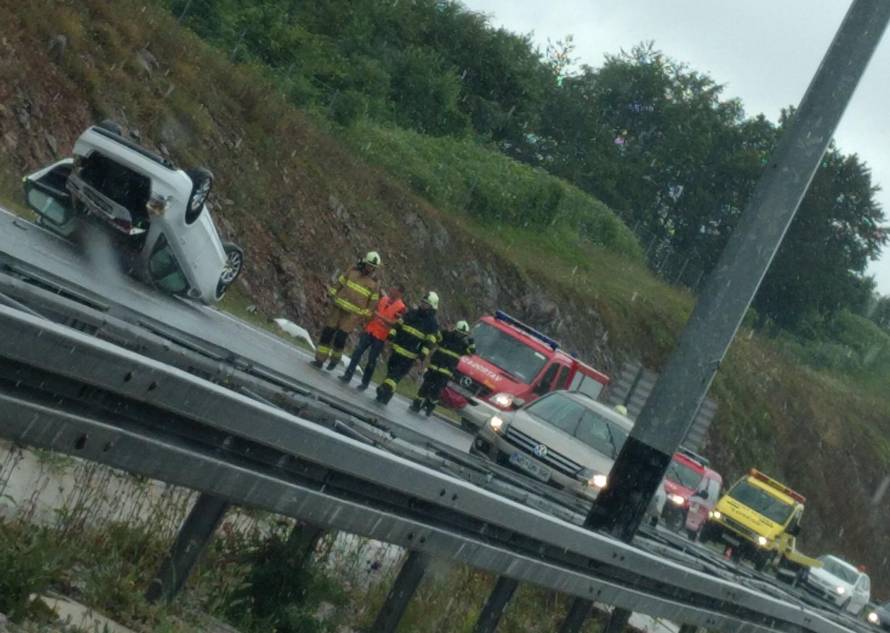 Kaos na A1: Nesreće se samo nižu, policija radi punom parom
