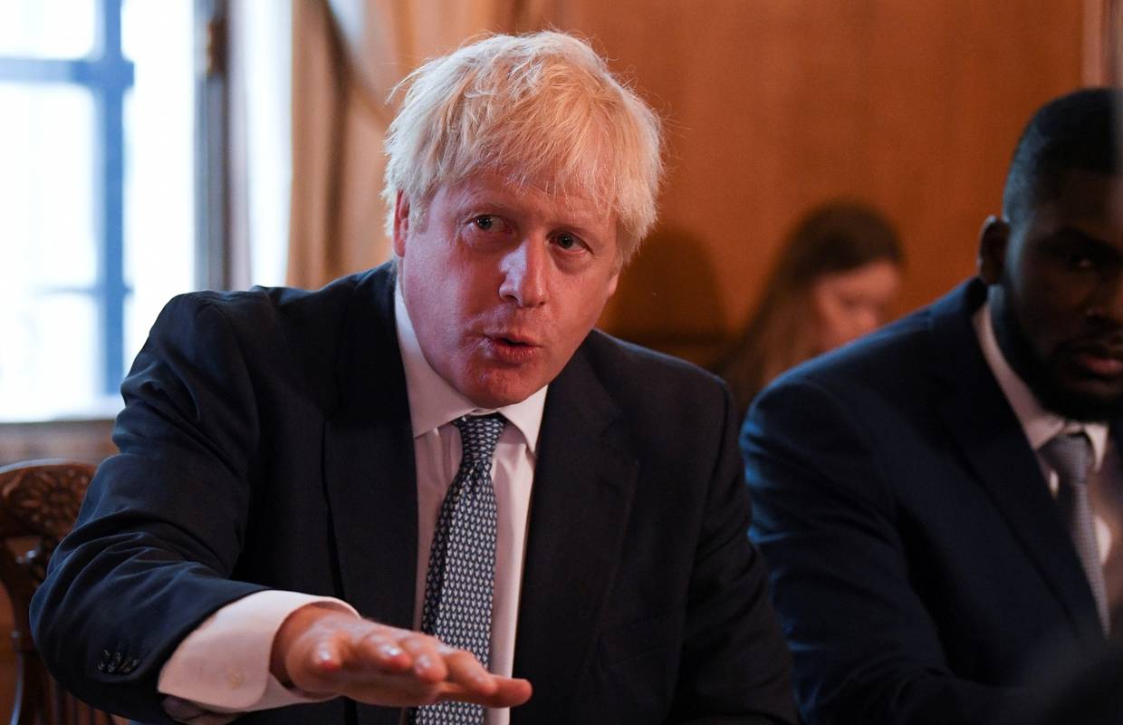 Johnson prijeti: Pobunjene kolege će izbaciti iz  stranke?