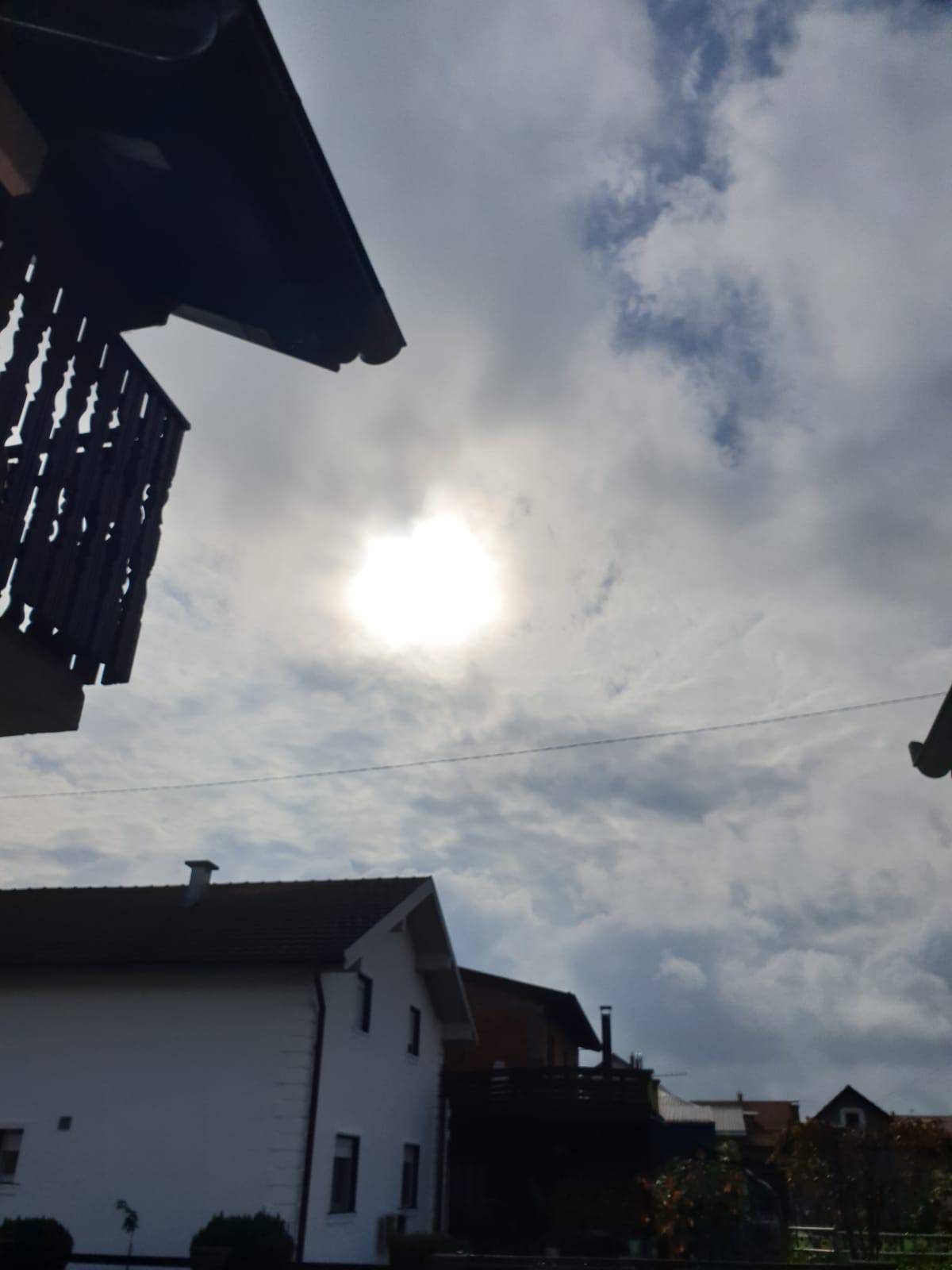 VIDEO Ovako je pomrčina Sunca izgledala danas iznad Hrvatske
