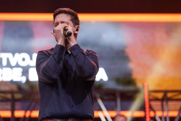 Zagreb: U Areni Zagreb održan koncert "Progledaj srcem"
