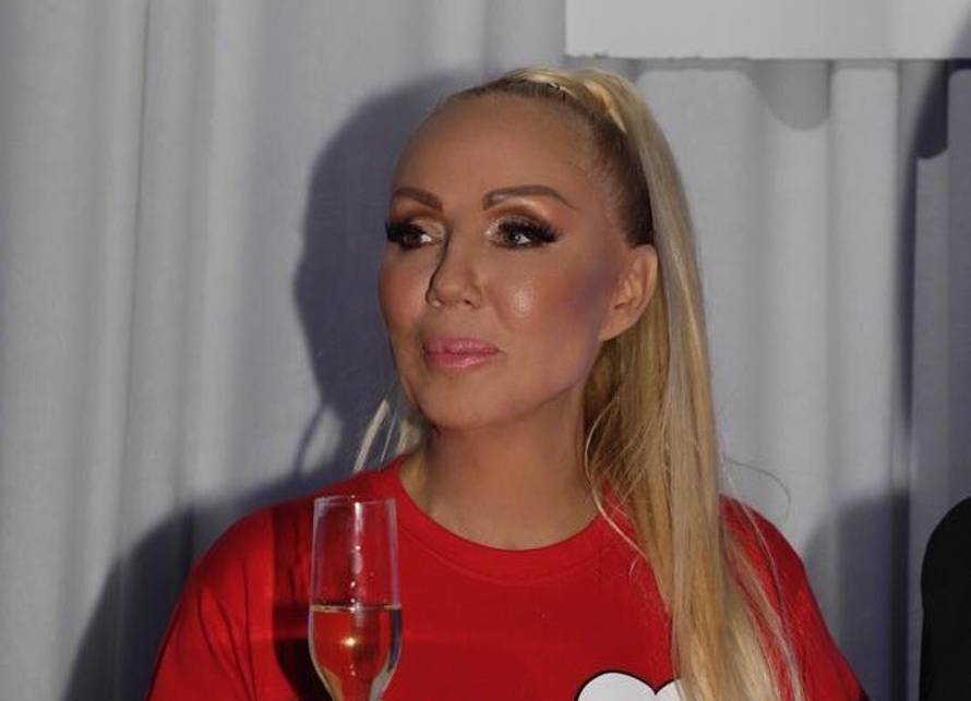 Brena izvadila silikone: 'Kukala je i bila blijeda od jakih bolova'