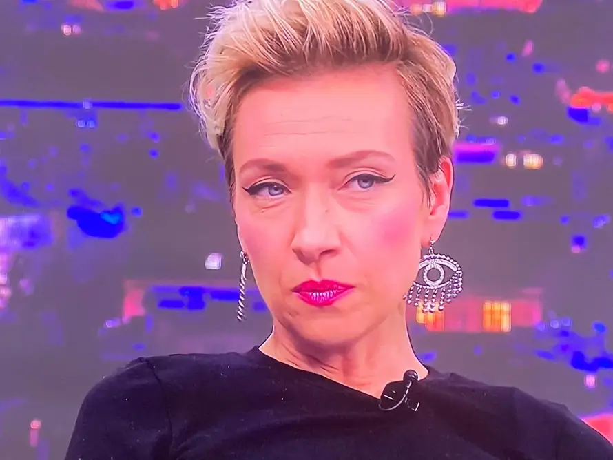 Remi su kritizirali zbog kratkih hlačica, a ona poručila: 'Noge o kojima se piše, kako i zaslužuju'