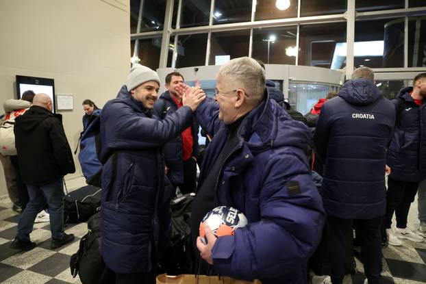 Billund: Rukometasi Hrvatske družili se s navijačima u zračnoj luci prije odlaska u Hrvatsku