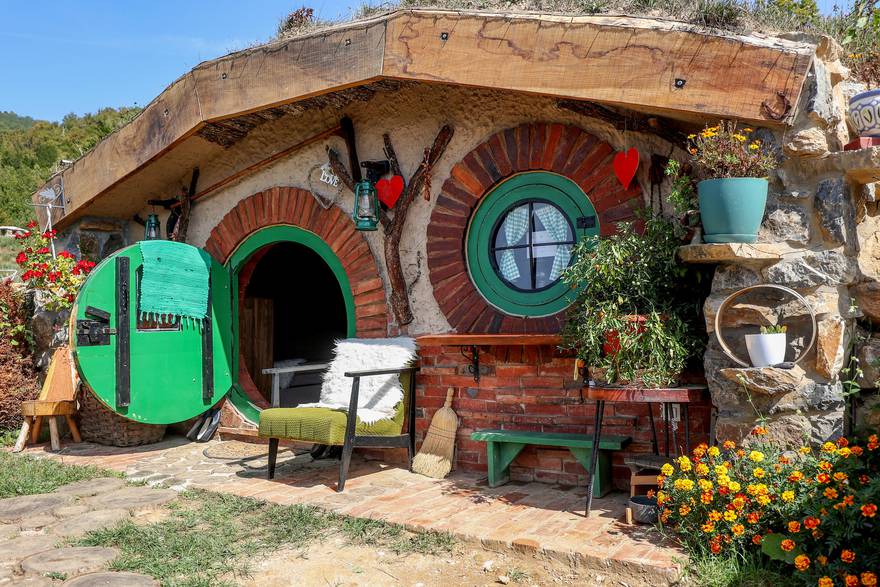 Sestre iz Kreševa napravile bajkovito naselje Hobbiton: 'Ideju je došla iz ljubavi prema turizmu'