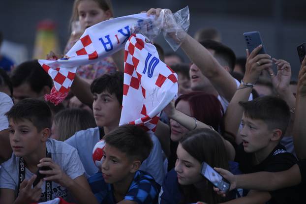 Međusobni okršaj zvijezda Vatrenih u uličnom nogometu održan je u Zagrebu