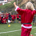 Nogometna zvijezda razveselila djecu: U odijelu Djeda Mraza iznenadio je okupljene školarce