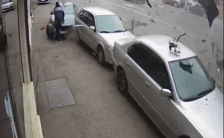 Zagreb: Automobilom u Dubravi udario u parkirane automobile i završio na krovu